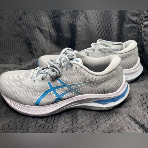 ASICS Women's GT-2000 11 Running
Gray Blue Size 11W - Picture 2 of 5